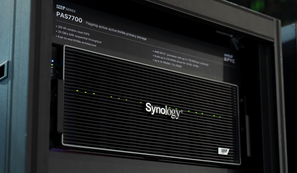 Synology выпустила систему хранения с 48 отсеками PAS7700